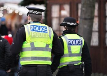 Police in UK bust gang behind smuggling of 40,000 stolen phones to China
