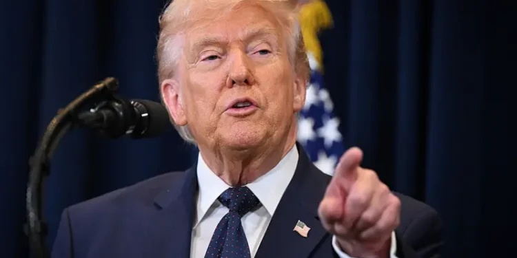 Trump ya ɗage takunkumin da ya sanya wa man Iran