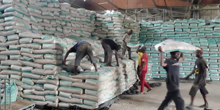 2026 farming season: Senator Barau distributes 53,040 bags of fertiliser free to farmers, others in Kano North