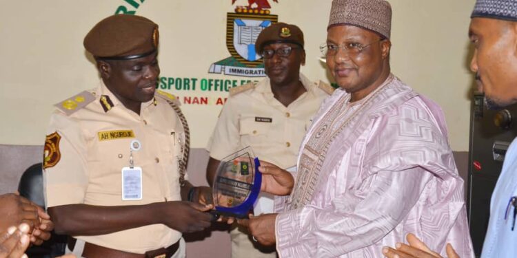 Kano pilgrims board receives award of appreciation from Immigration Service