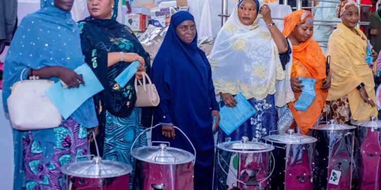 Kano govt begins distribution of 3,400 cooking stoves donated by FG
