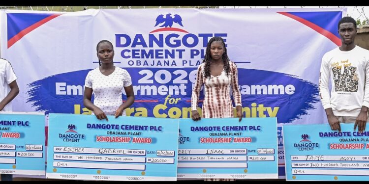 Dangote Cement awards scholarships, empowers farmers, market women in Jakura community